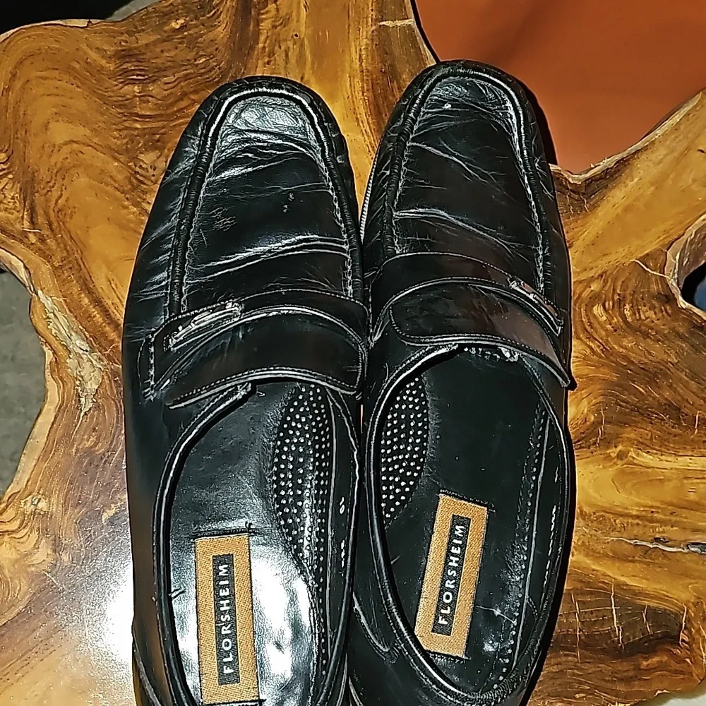 Men's Florshiem-black leather dress shoes. Size 12. Great condition